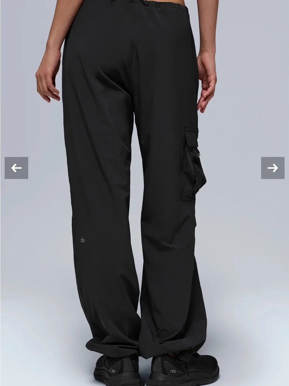 ALO Yoga Black Low Rise Megastar Cargo Pants, size XXS